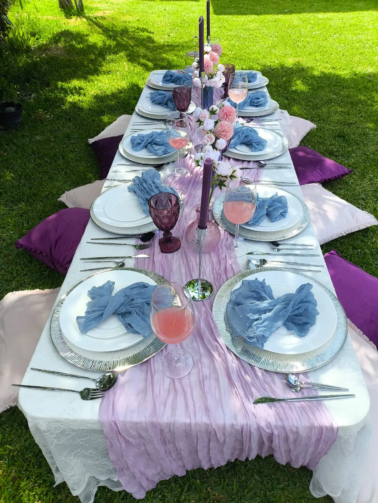 Mesa decorada elegantemente